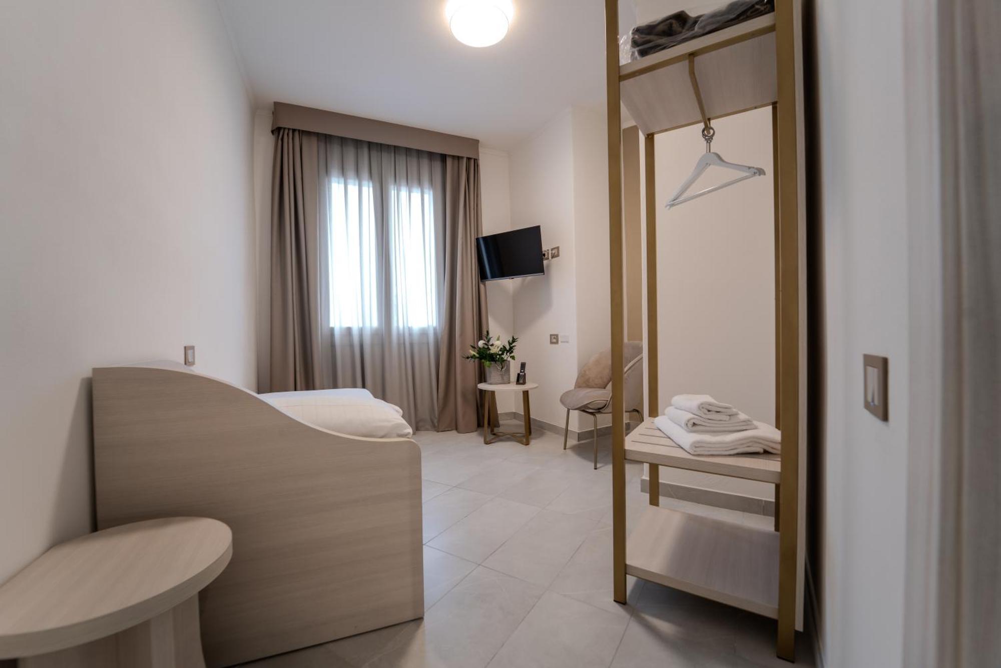 Hotel Donatello โมดินา ภายนอก รูปภาพ