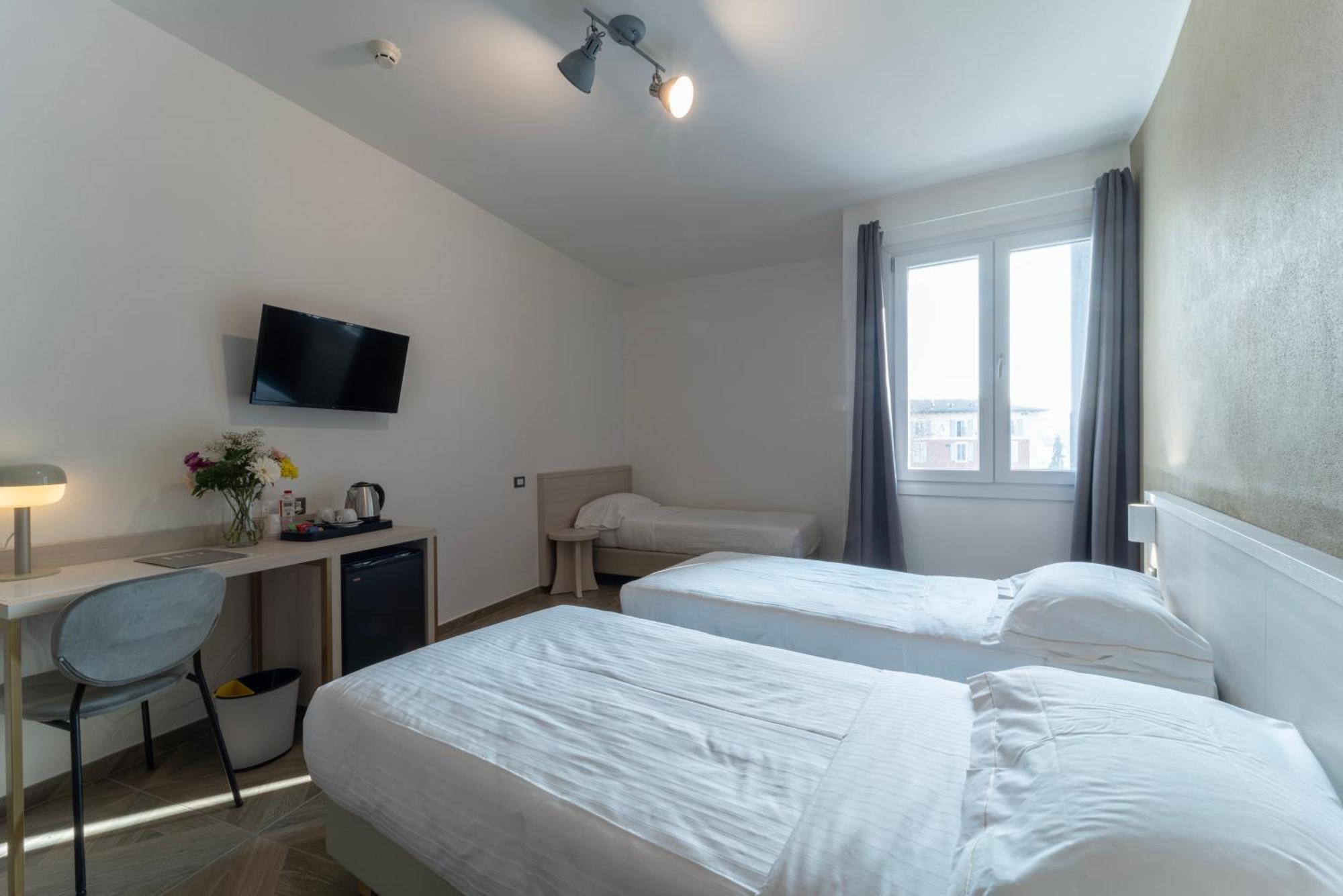 Hotel Donatello โมดินา ภายนอก รูปภาพ