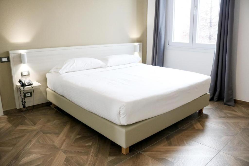 Hotel Donatello โมดินา ภายนอก รูปภาพ