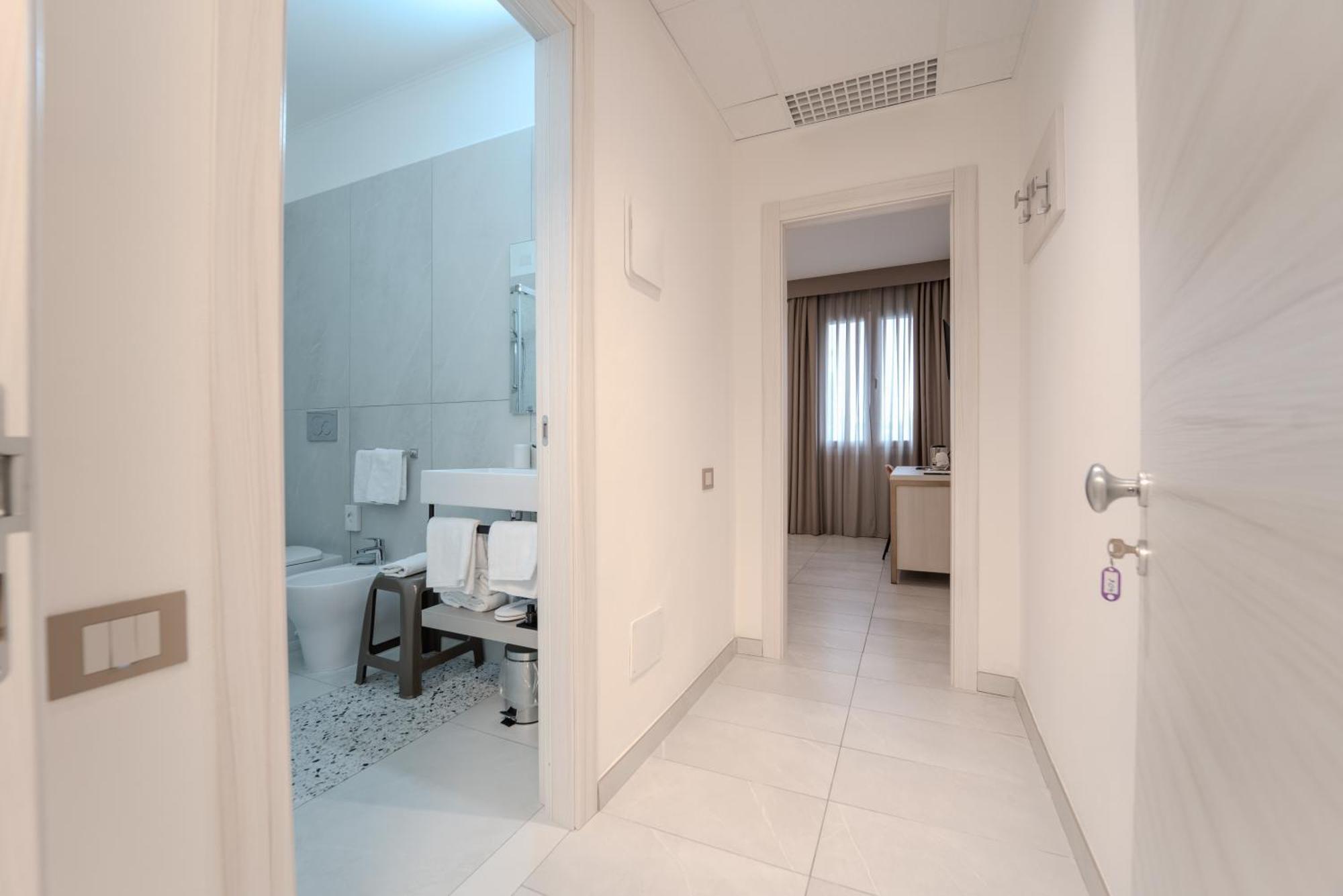 Hotel Donatello โมดินา ภายนอก รูปภาพ