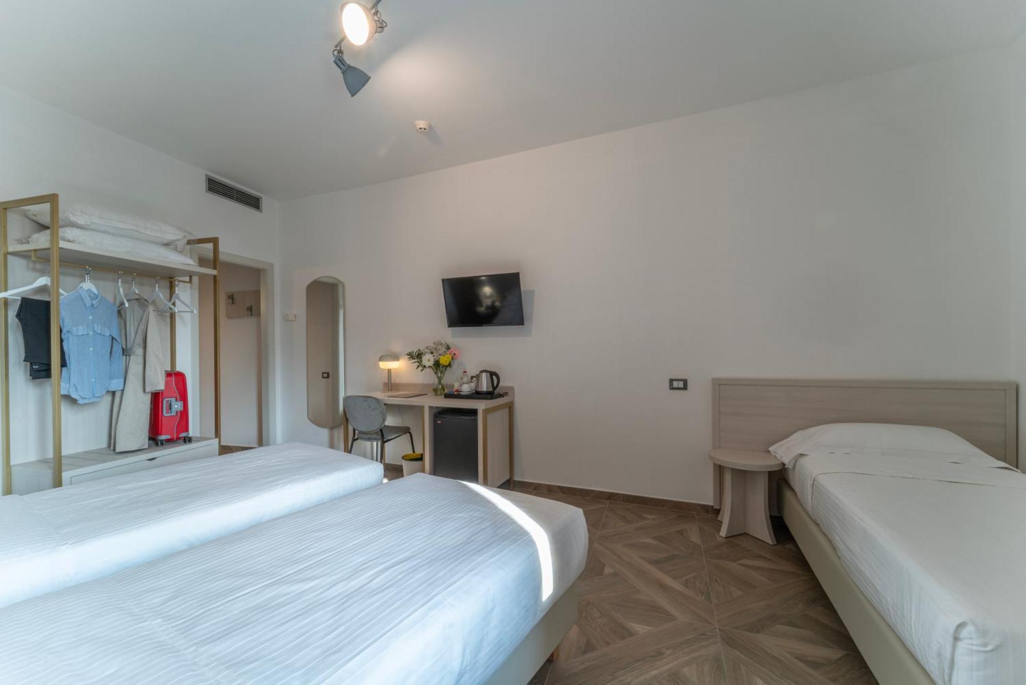 Hotel Donatello โมดินา ภายนอก รูปภาพ