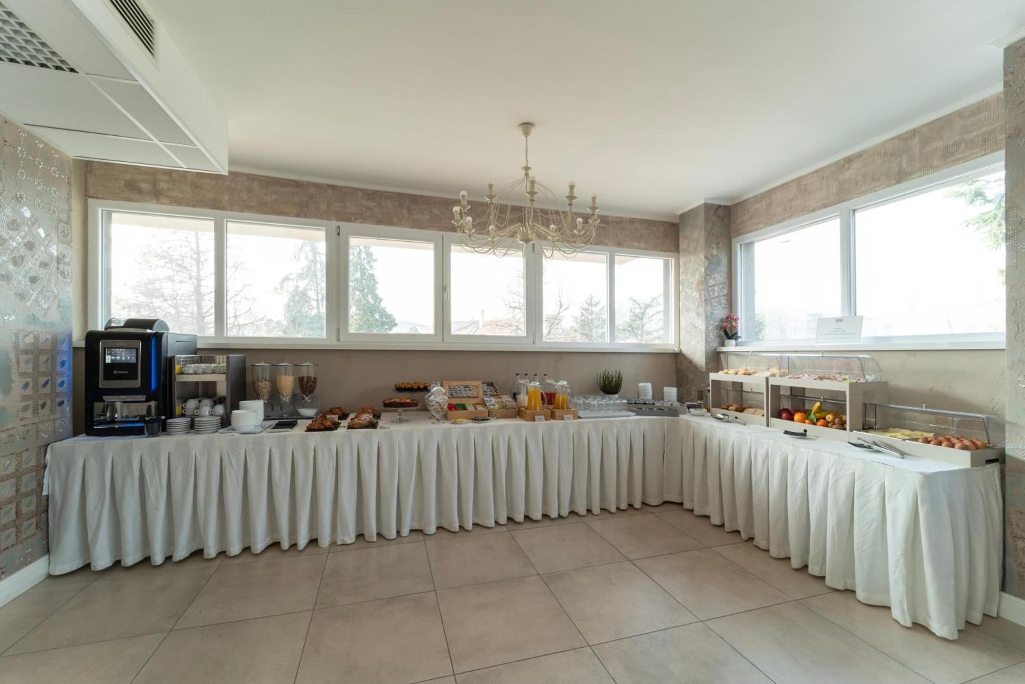 Hotel Donatello โมดินา ภายนอก รูปภาพ