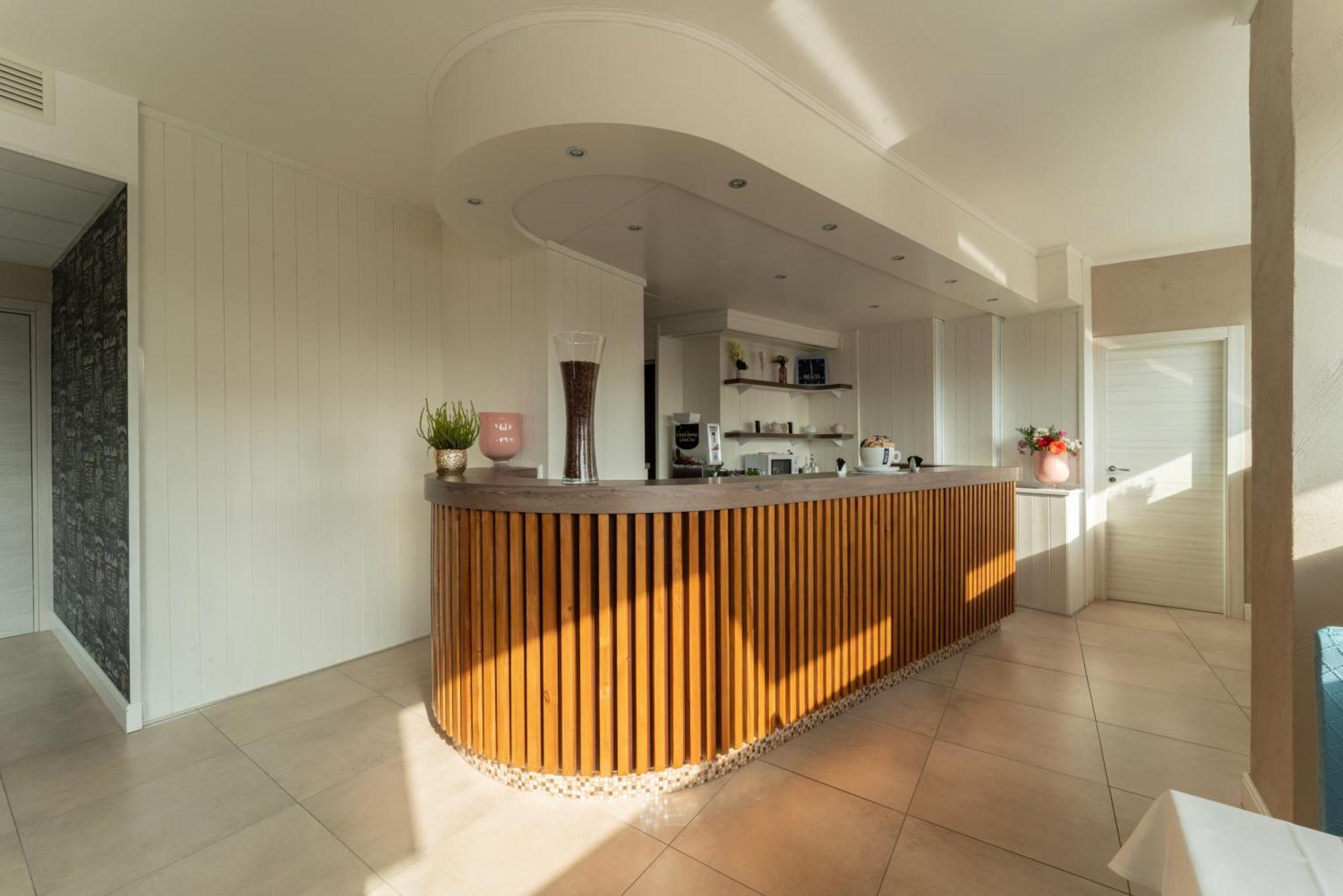 Hotel Donatello โมดินา ภายนอก รูปภาพ